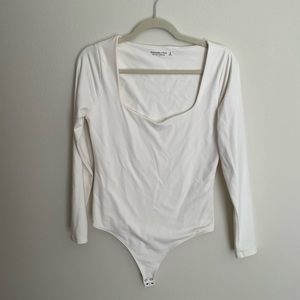 Abercrombie & Fitch long sleeved double layered seamless fabric bodysuit size M